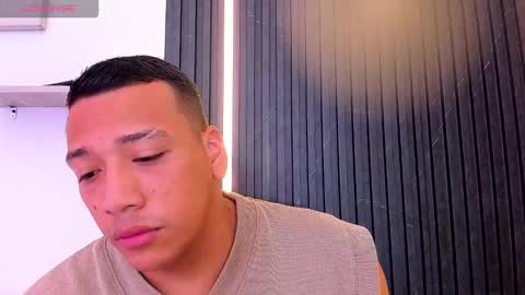 Snapshot of tom_muscle1 chatting on October 24, 12:01 pm Tom muscle1 online show from October 24, 12:01 pm