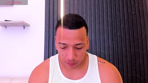 Snapshot of tom_muscle1 chatting on October 28, 11:47 am Tom muscle1 online show from October 28, 11:47 am