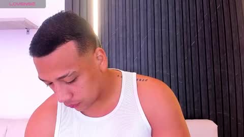 Snapshot of tom_muscle1 chatting on October 29, 11:56 am Tom muscle1 online show from October 29, 11:56 am