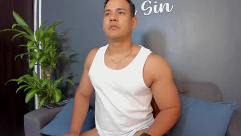 Snapshot of tom_sin_ chatting on December 16, 9:31 pm Tom Sin online show from December 16, 9:31 pm