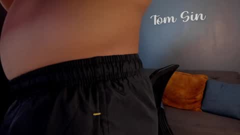 Snapshot of tom_sin_ chatting on December 25, 12:58 pm Tom Sin online show from December 25, 12:58 pm