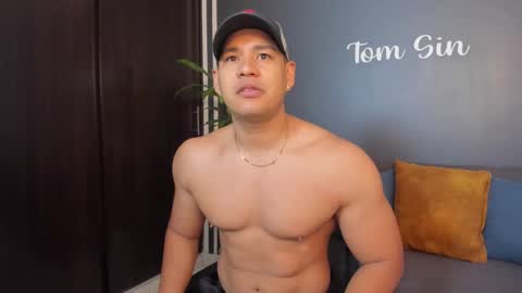 Snapshot of tom_sin_ chatting on January 18, 12:57 pm Tom Sin online show from January 18, 12:57 pm