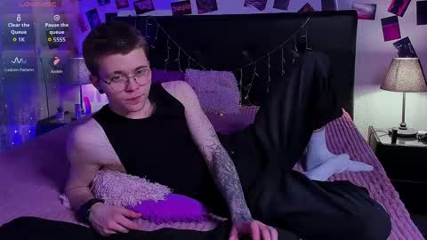 tomas_norton online show from May 16, 9:13 pm