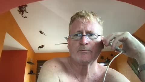 Hola online show from September 26, 6:45 pm