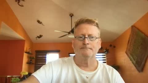 Hola online show from February 20, 9:37 pm