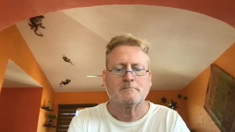 Hola online show from February 24, 9:35 pm