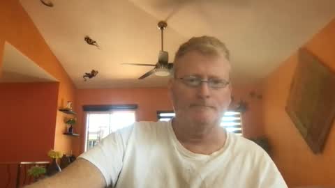 Hola online show from April 21, 6:55 pm