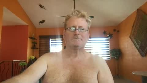 Snapshot of tomascausa chatting on June 23, 10:52 pm Hola online show from June 23, 10:52 pm