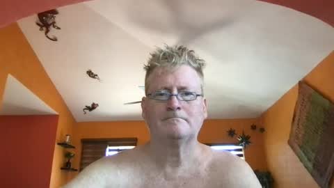 Snapshot of tomascausa chatting on July 4, 6:14 pm Hola online show from July 4, 6:14 pm