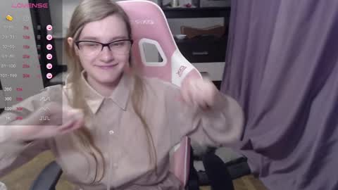 Snapshot of tomato_tease chatting on March 8, 7:31 pm tomato_tease online show from March 8, 7:31 pm