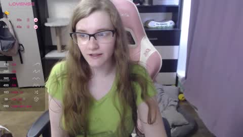 Snapshot of tomato_tease chatting on September 17, 2:08 pm tomato_tease online show from September 17, 2:08 pm