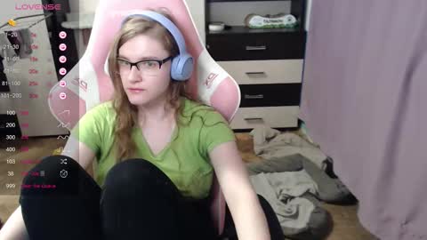 Snapshot of tomato_tease chatting on October 10, 5:06 am tomato_tease online show from October 10, 5:06 am