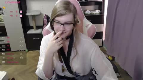 Snapshot of tomato_tease chatting on October 21, 2:07 pm tomato_tease online show from October 21, 2:07 pm