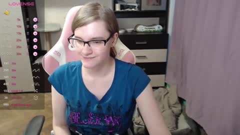 Snapshot of tomato_tease chatting on October 24, 1:51 pm tomato_tease online show from October 24, 1:51 pm