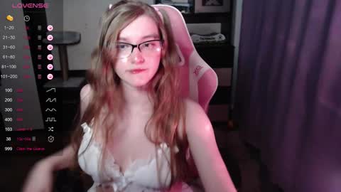 Snapshot of tomato_tease chatting on November 4, 6:40 pm tomato_tease online show from November 4, 6:40 pm