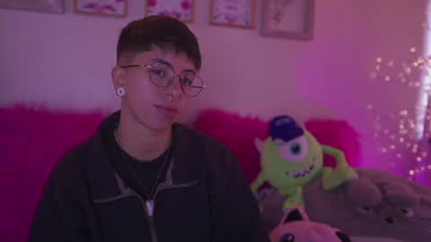Snapshot of tomboy_tommy chatting on June 18, 12:53 pm Tommy online show from June 18, 12:53 pm
