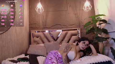 Snapshot of tomie_1 chatting on March 21, 8:19 am Tomie online show from March 21, 8:19 am