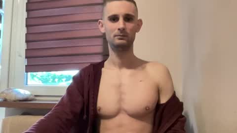 Snapshot of tommilovee chatting on April 11, 2:32 pm tommilovee online show from April 11, 2:32 pm