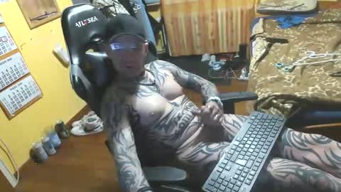 Snapshot of tommy18cmhot chatting on April 1, 7:22 pm tommy18cmhot online show from April 1, 7:22 pm