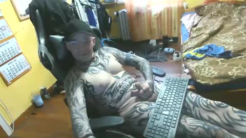 Snapshot of tommy18cmhot chatting on April 5, 5:48 am tommy18cmhot online show from April 5, 5:48 am