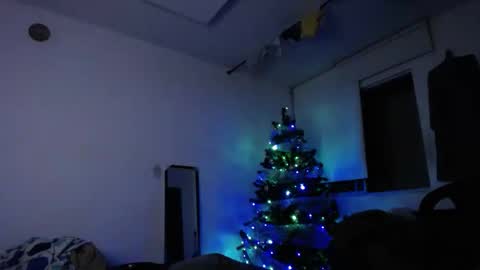   Thomas    online show from January 1, 1:04 am