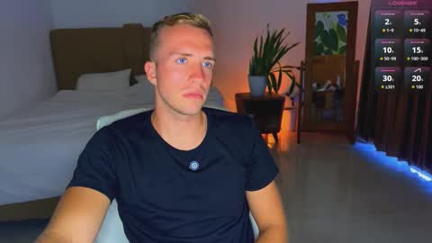 Snapshot of tommy_cumfinger chatting on March 16, 5:35 am Tommy online show from March 16, 5:35 am