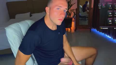 Snapshot of tommy_cumfinger chatting on March 16, 5:44 am Tommy online show from March 16, 5:44 am