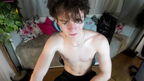 Snapshot of tommy_jamm chatting on March 3, 6:22 pm Tommy online show from March 3, 6:22 pm