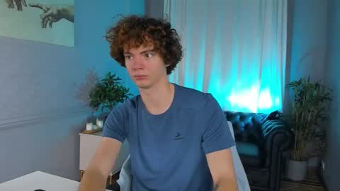 Snapshot of tommy_jamm chatting on October 16, 9:54 am Tommy online show from October 16, 9:54 am