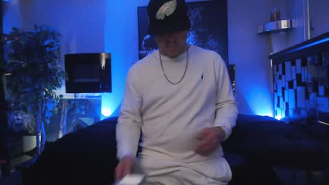 Snapshot of tommy_knuckles chatting on December 16, 9:46 am Tommy online show from December 16, 9:46 am
