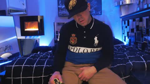 Snapshot of tommy_knuckles chatting on January 19, 1:53 am Tommy online show from January 19, 1:53 am