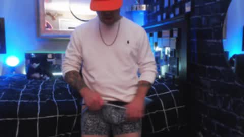Snapshot of tommy_knuckles chatting on November 14, 2:43 am Tommy online show from November 14, 2:43 am