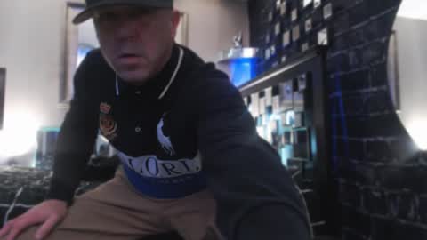 Snapshot of tommy_knuckles chatting on November 17, 6:19 am Tommy online show from November 17, 6:19 am