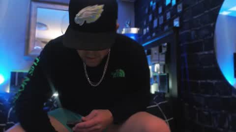 Snapshot of tommy_knuckles chatting on November 24, 12:49 pm Tommy online show from November 24, 12:49 pm