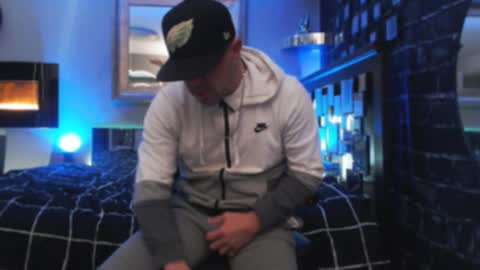 Snapshot of tommy_knuckles chatting on November 28, 2:31 pm Tommy online show from November 28, 2:31 pm