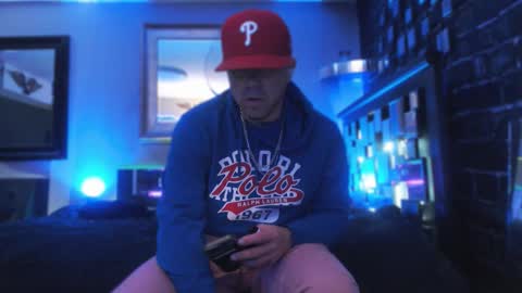 Snapshot of tommy_knuckles chatting on January 12, 5:01 am Tommy online show from January 12, 5:01 am