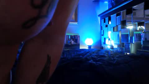 Snapshot of tommy_knuckles chatting on February 24, 1:58 am Tommy online show from February 24, 1:58 am