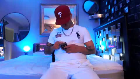 Snapshot of tommy_knuckles chatting on May 16, 12:59 pm Tommy online show from May 16, 12:59 pm