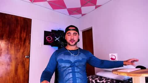 Snapshot of tommy_sccott chatting on December 6, 6:15 am tommy_sccott online show from December 6, 6:15 am