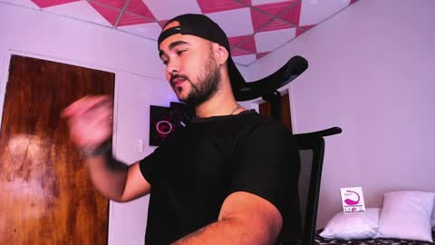 Snapshot of tommy_sccott chatting on December 21, 4:09 am tommy_sccott online show from December 21, 4:09 am