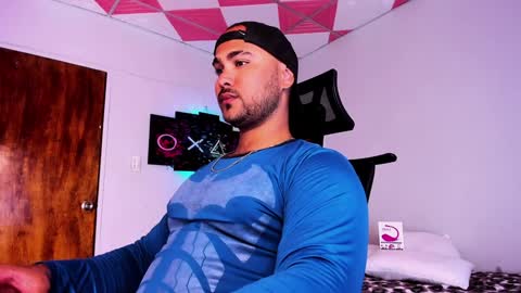 Snapshot of tommy_sccott chatting on January 4, 3:18 am tommy_sccott online show from January 4, 3:18 am