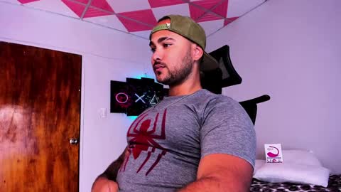 Snapshot of tommy_sccott chatting on January 5, 2:49 am tommy_sccott online show from January 5, 2:49 am