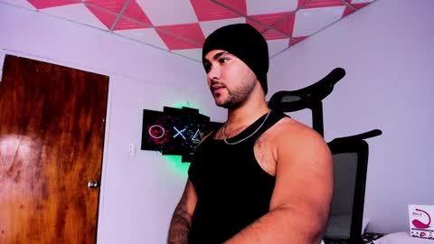 Snapshot of tommy_sccott chatting on January 25, 4:34 am tommy_sccott online show from January 25, 4:34 am