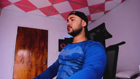 Snapshot of tommy_sccott chatting on February 9, 3:11 am tommy_sccott online show from February 9, 3:11 am