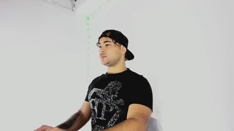 Snapshot of tommy_sccott chatting on September 26, 10:25 pm tommy_sccott online show from September 26, 10:25 pm