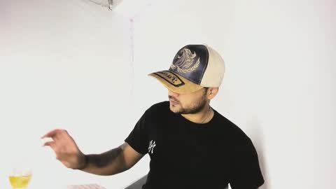 Snapshot of tommy_sccott chatting on October 5, 10:07 pm tommy_sccott online show from October 5, 10:07 pm