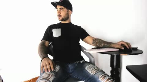 Snapshot of tommy_sccott chatting on October 16, 10:33 pm tommy_sccott online show from October 16, 10:33 pm