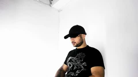 Snapshot of tommy_sccott chatting on October 18, 11:38 pm tommy_sccott online show from October 18, 11:38 pm