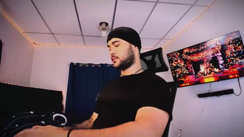 tommy_sccott online show from December 17, 10:27 pm