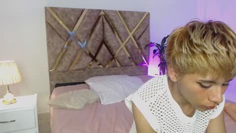 Snapshot of tommyfoxboy chatting on December 9, 5:08 pm Tommy Foxboy online show from December 9, 5:08 pm